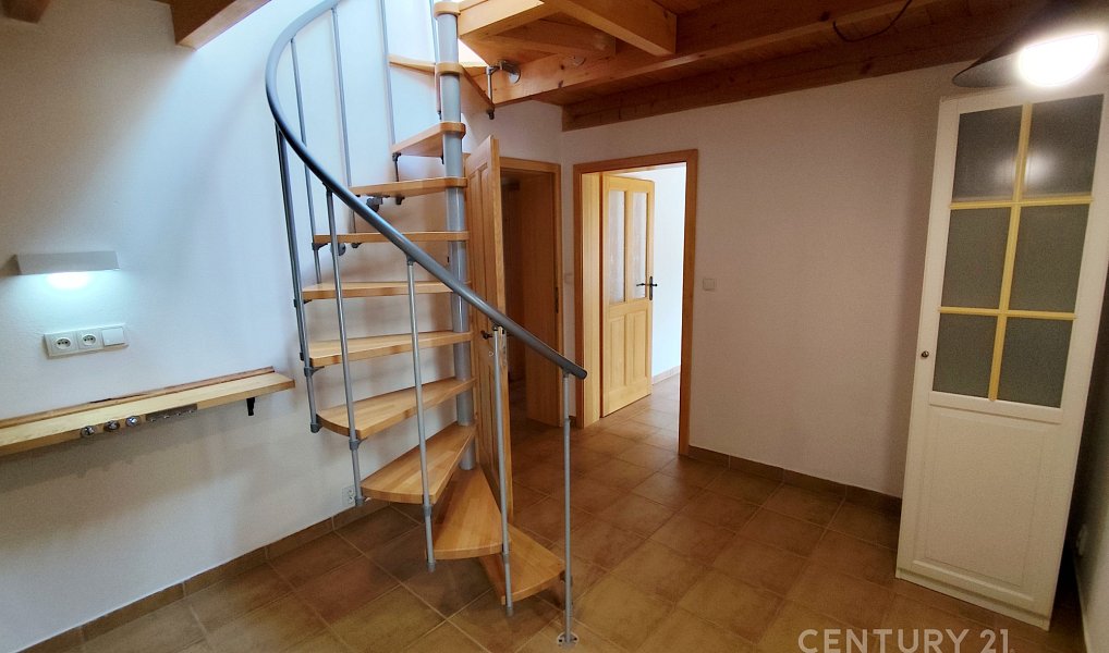 Pronájem bytu 2+1 70 m², Jindřichův Hradec – náhled fotky 3