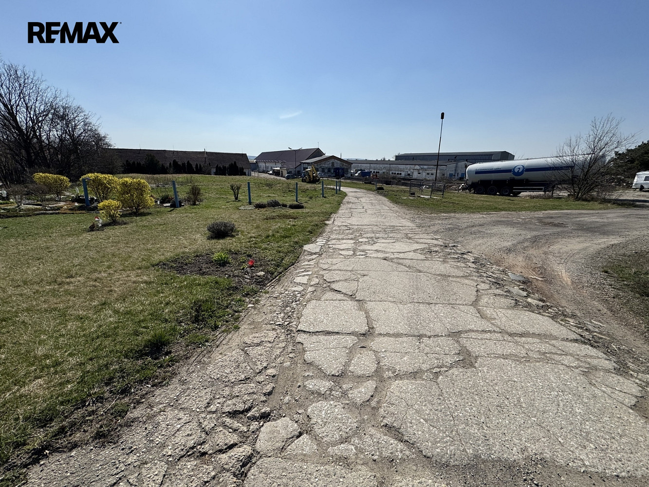 Prodej komerčního pozemku 2 400 m² — photo 3