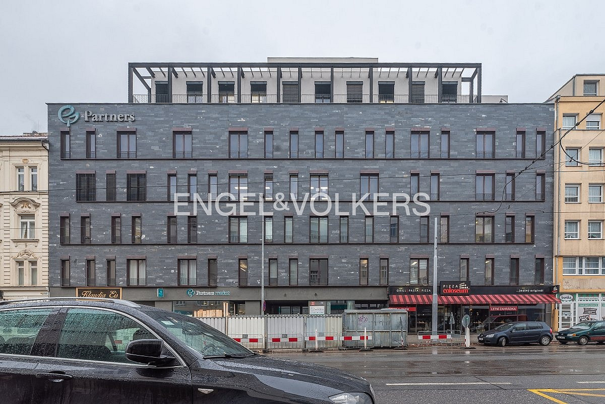 Pronájem kanceláře 417 m²