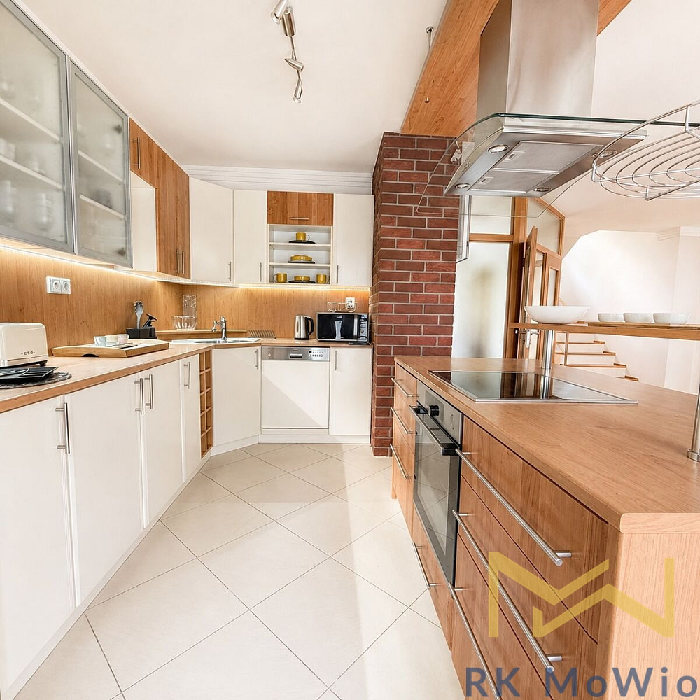 Pronájem domu 350 m² s pozemkem 330 m²