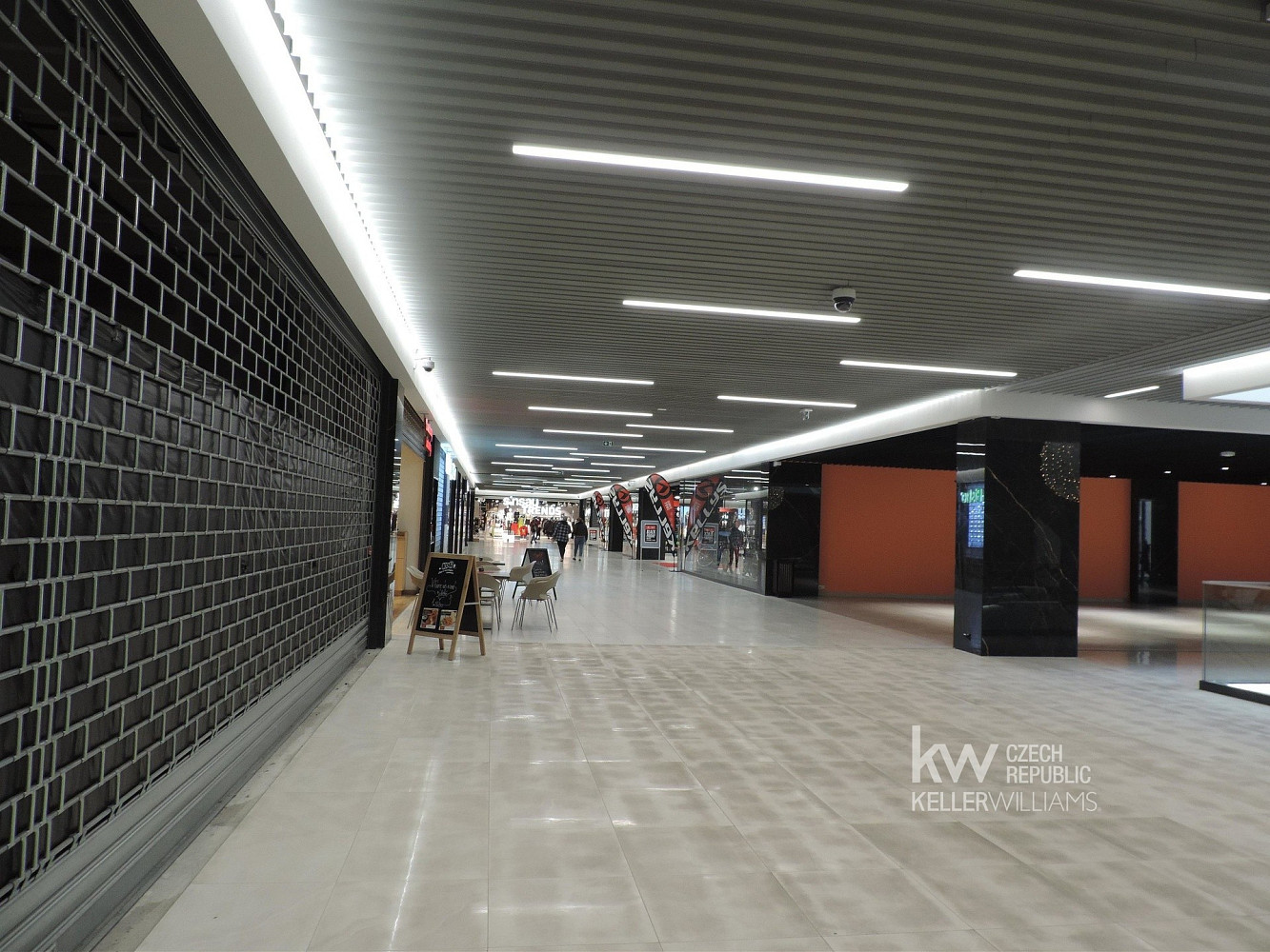 Pronájem obchodních prostor 326 m² – fotografie 2