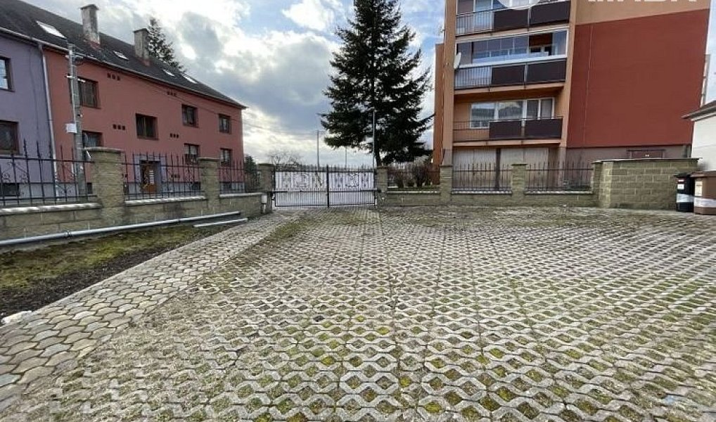Pronájem garážového stání 12 m2, Vítkov, Vítkov – fotka 1 z 6
