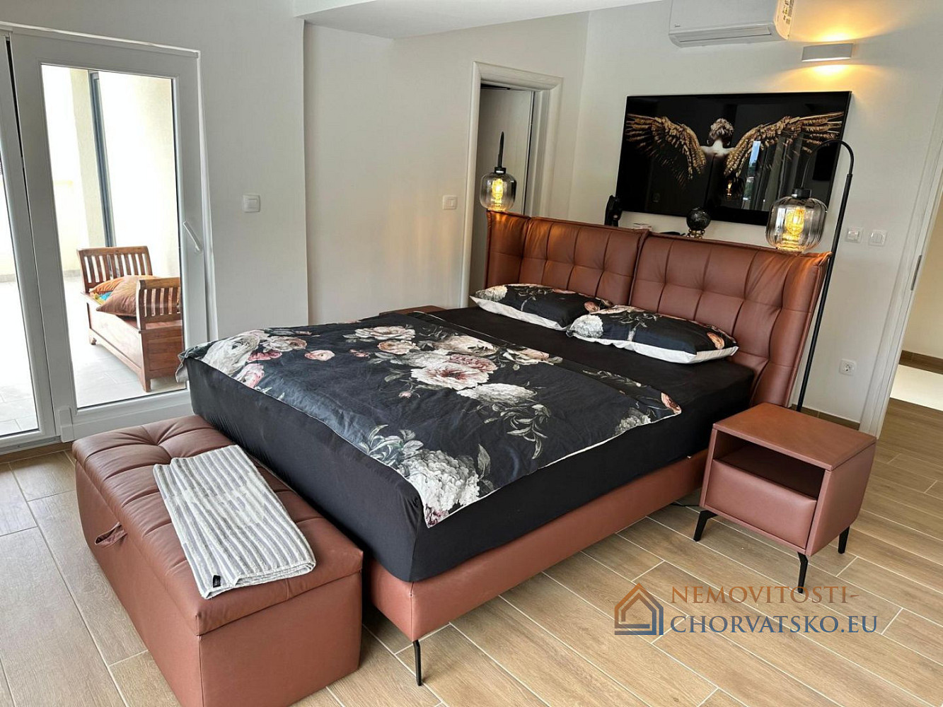 Prodej domu 328 m² s pozemkem 870 m² - Meer
