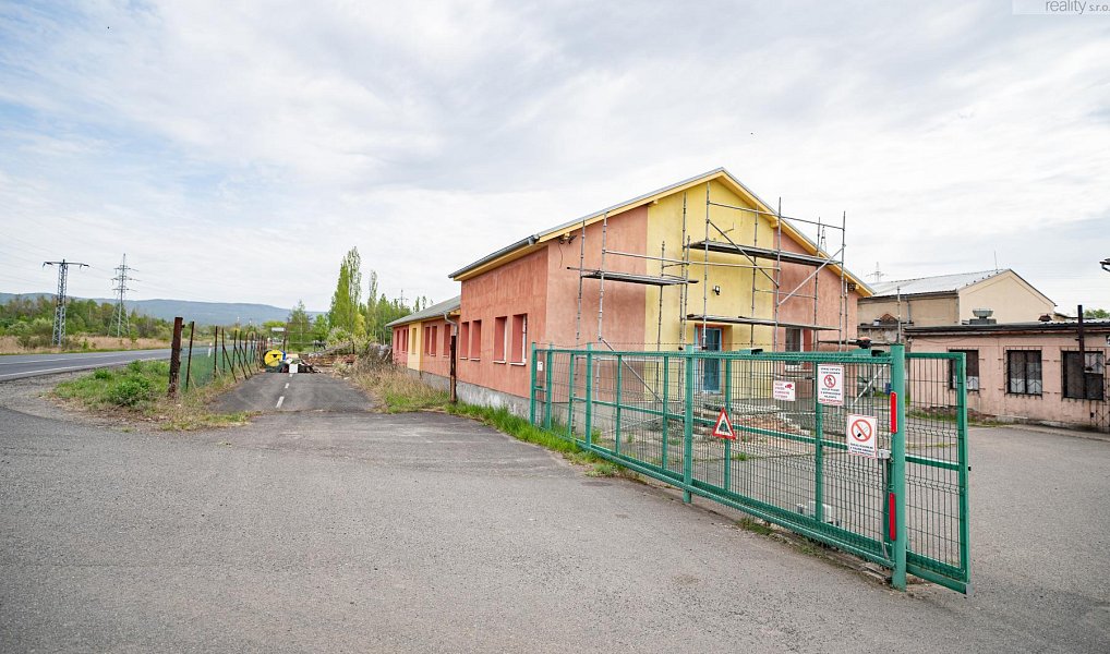 Prodej kanceláře 1 652 m², Horní Jiřetín – náhled fotky 2