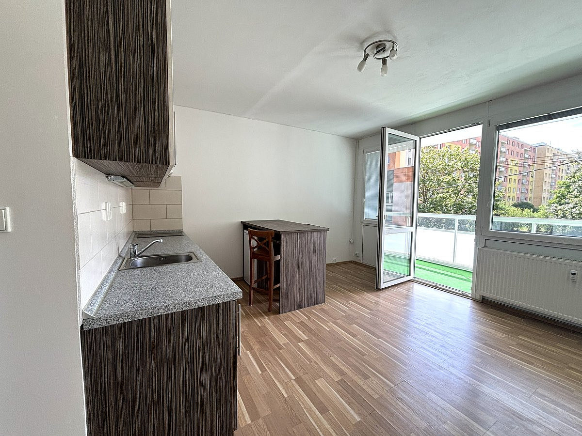 Pronájem bytu 1+kk 27 m² – fotografie 2