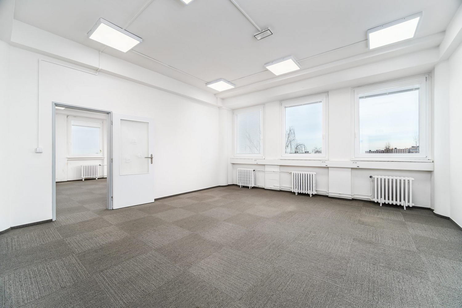 Pronájem kanceláře 540 m² – fotografie 4