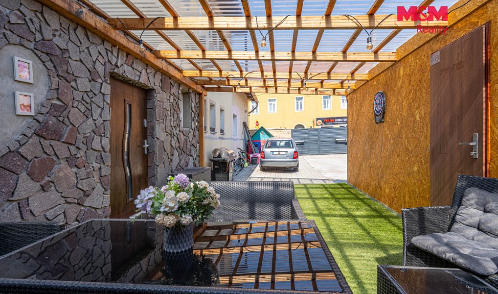 Prodej nájemního domu, činžáku 176 m², Milovice – náhled fotky 10