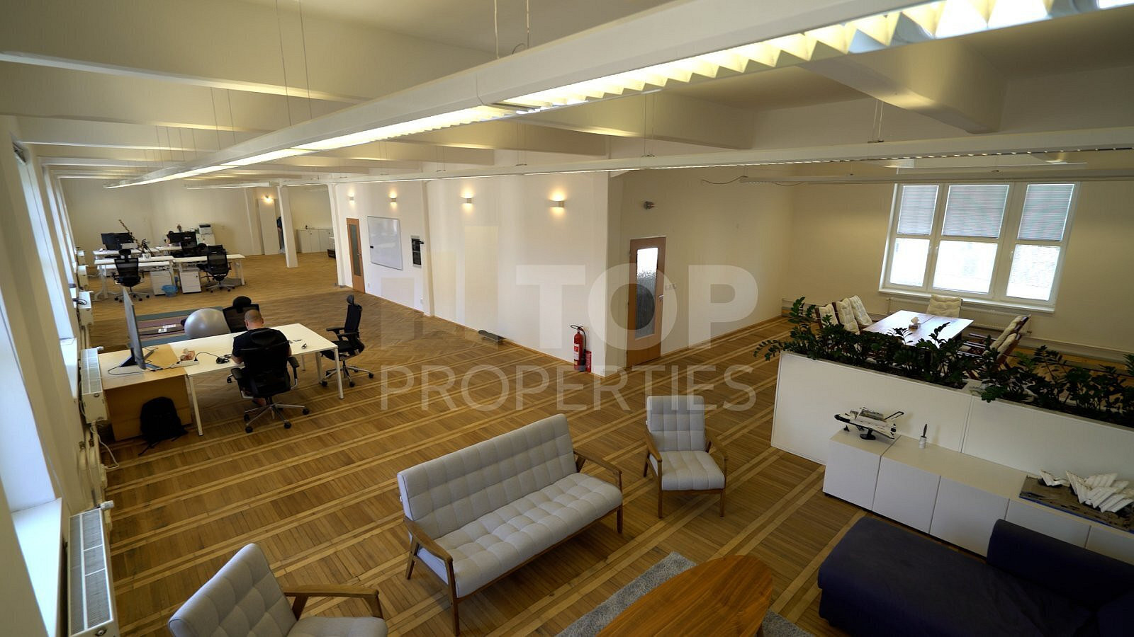 Pronájem kanceláře 368 m²