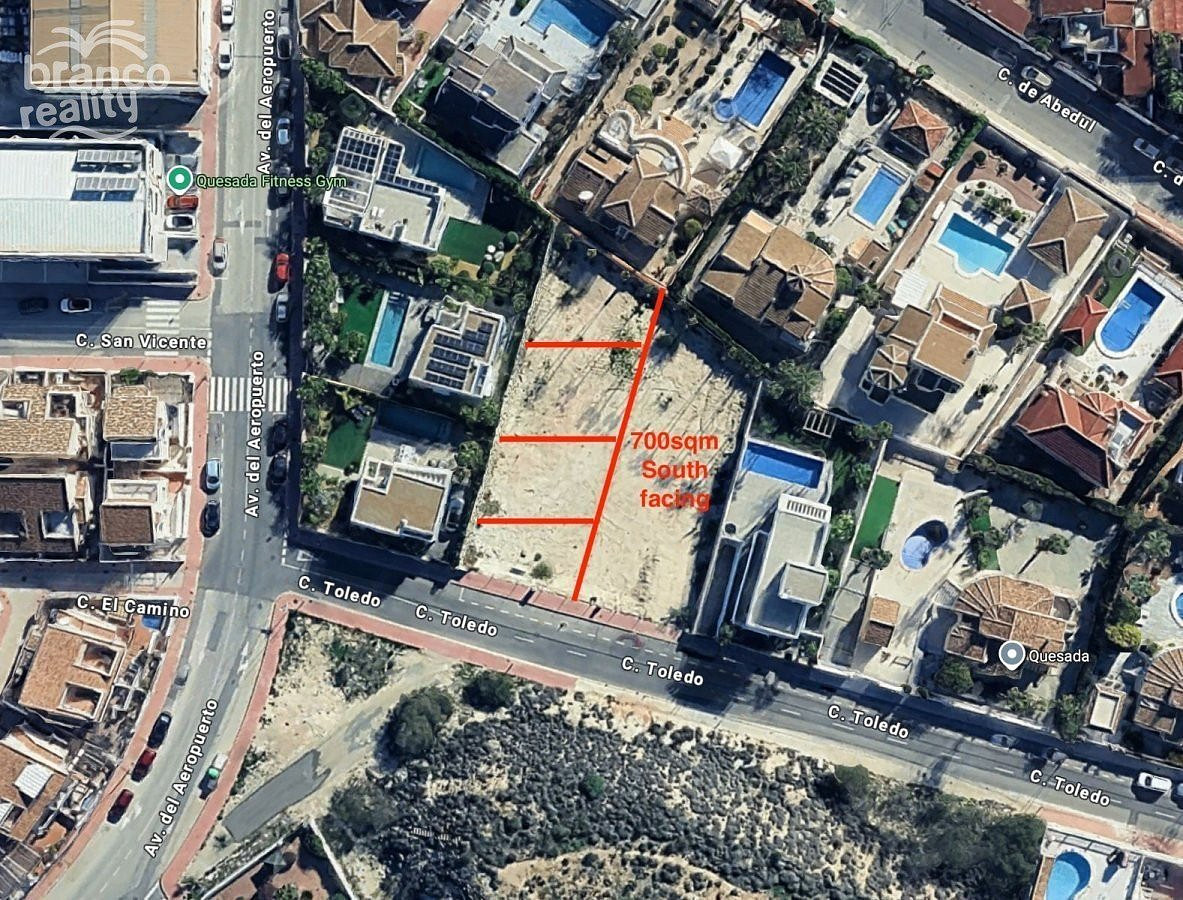 Prodej pozemku 700 m² - Vista 2