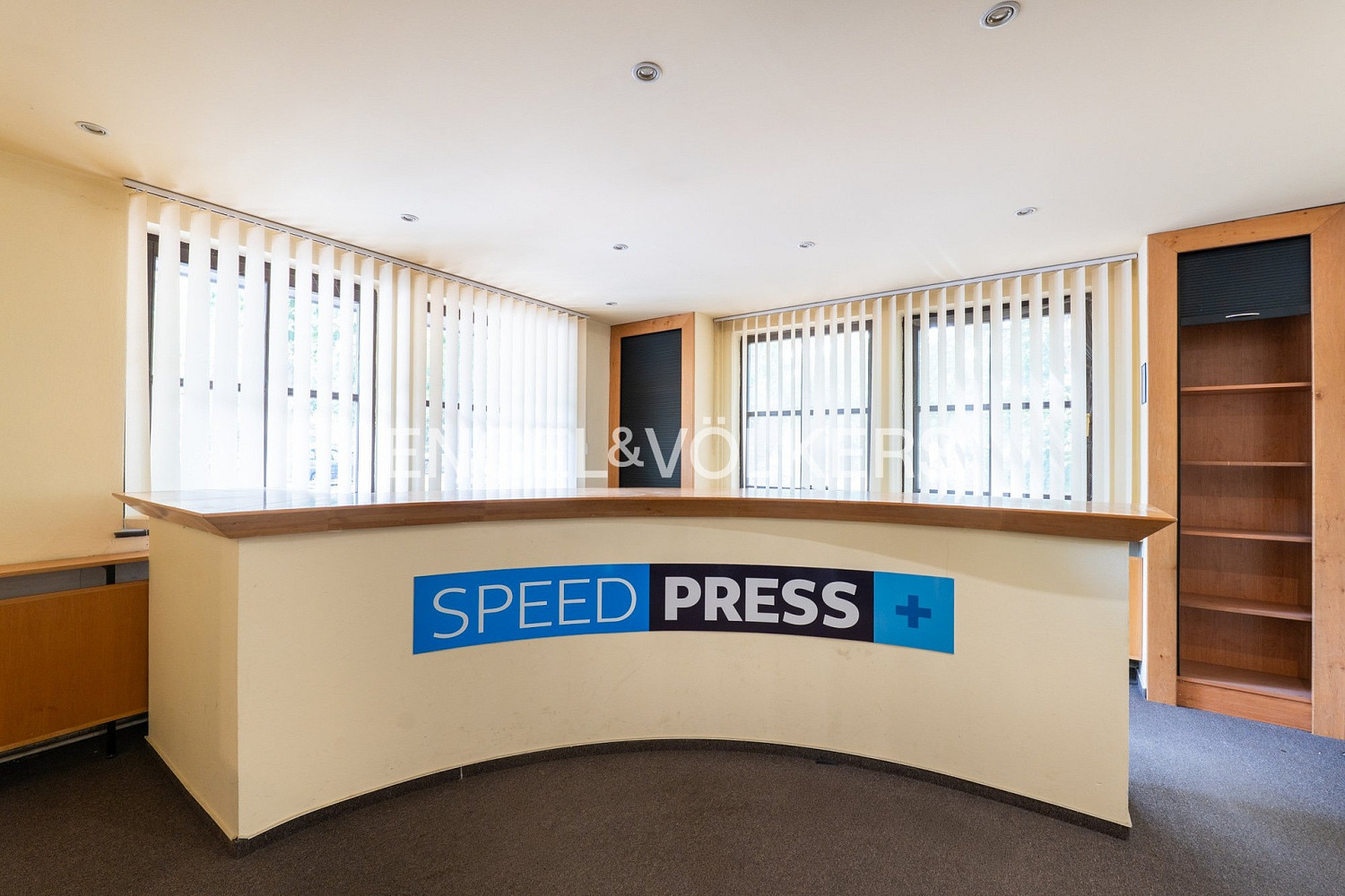 Pronájem kanceláře 849 m² – fotografie 2