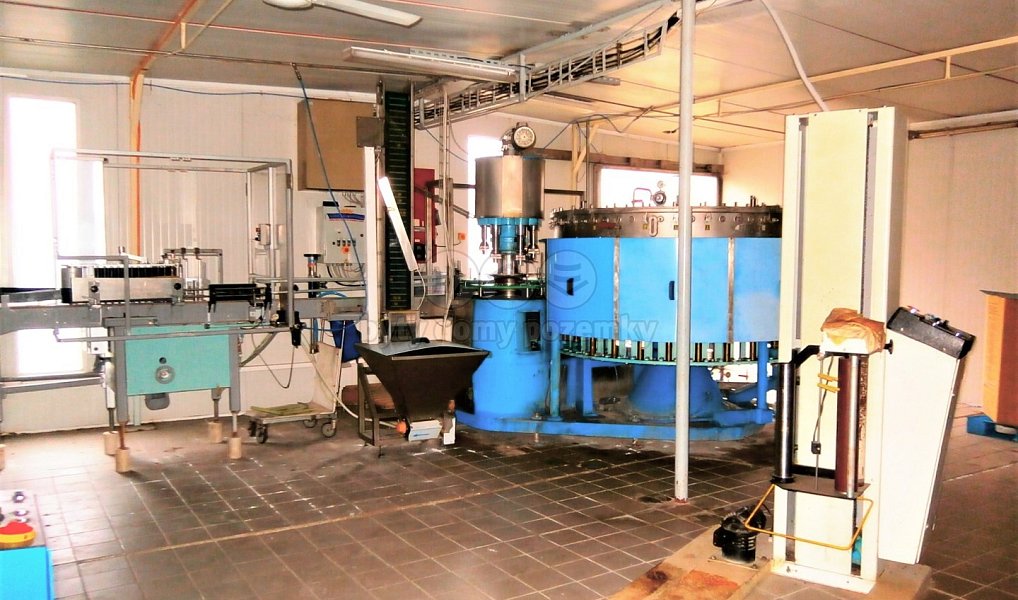 Prodej výrobních prostor 1 560 m², Očihov – náhled fotky 6