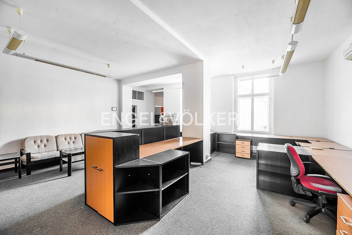 Pronájem kanceláře 277 m² – fotografie 3