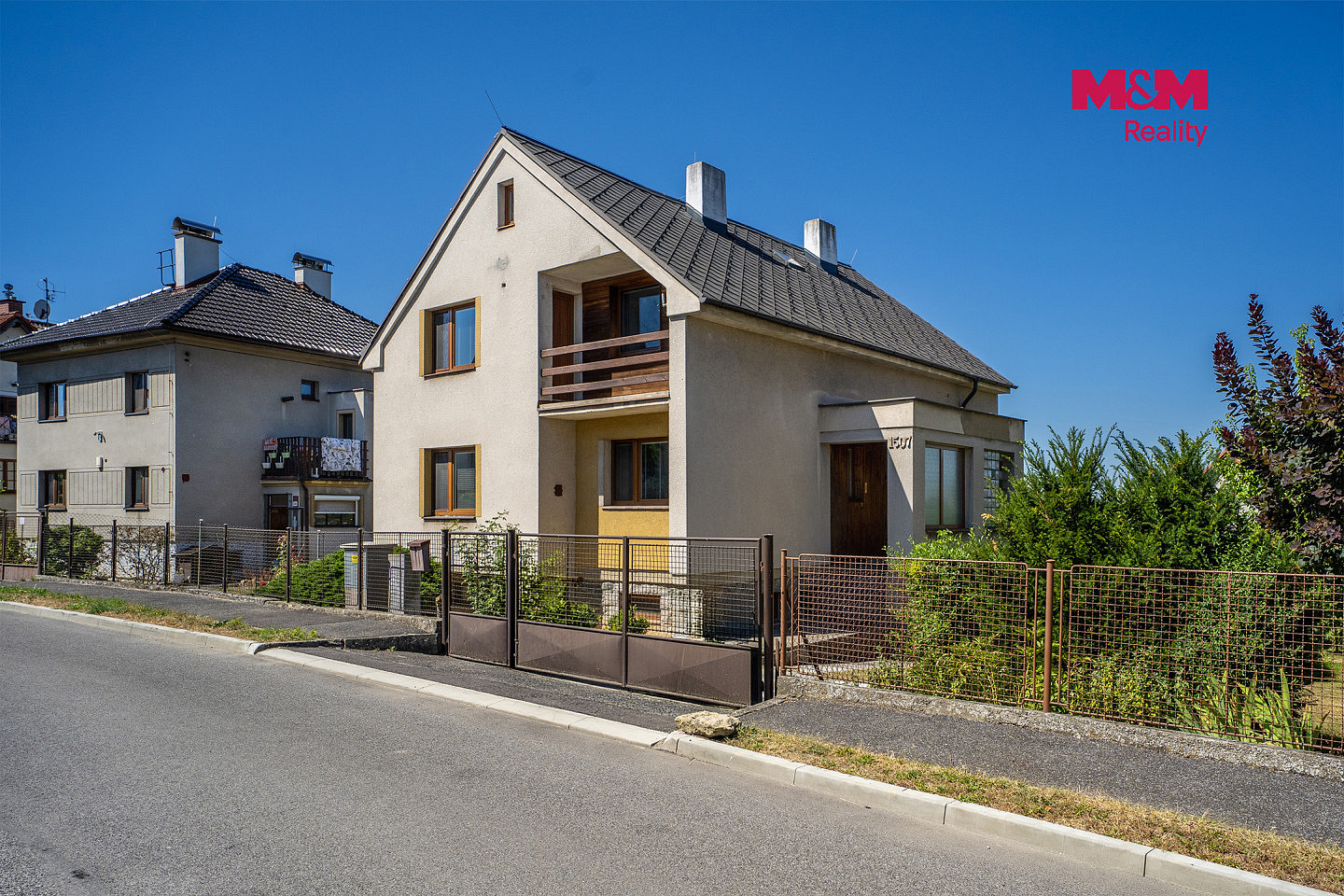 Prodej domu 240 m² s pozemkem 703 m² – fotografie 2