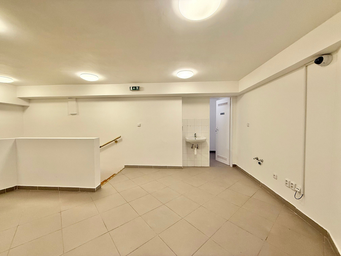 Pronájem obchodních prostor 120 m² – fotografie 3