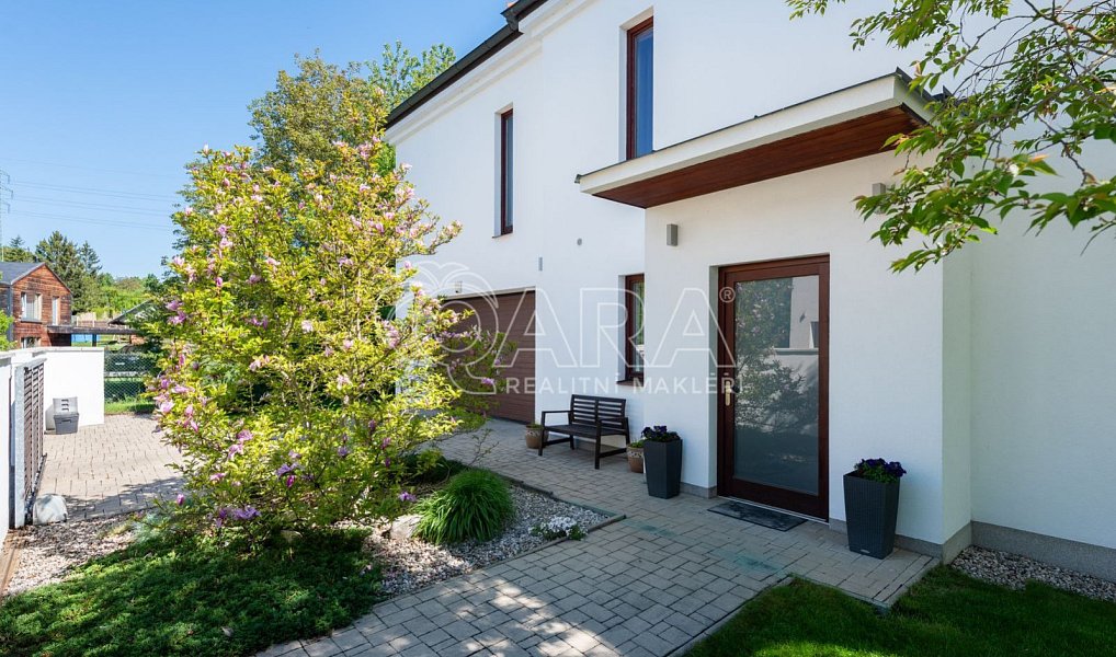 Prodej domu 285 m² s pozemkem 848 m², Statenice – náhled fotky 23