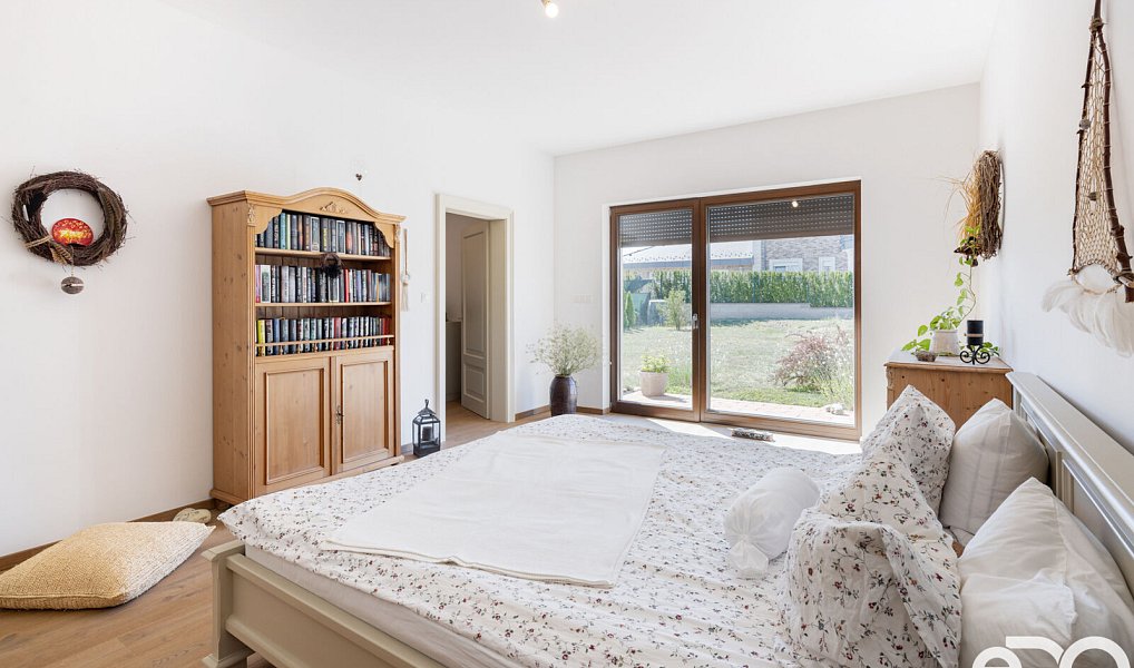 Prodej domu 219 m² s pozemkem 1 721 m², Trnová – náhled fotky 12