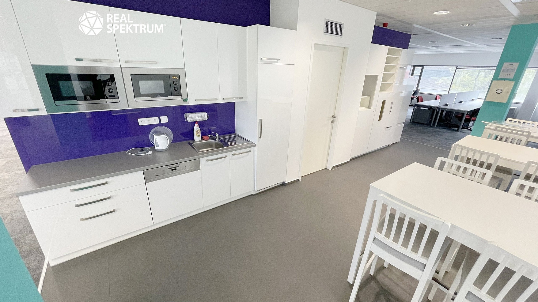 Pronájem kanceláře 872 m² – fotografie 4