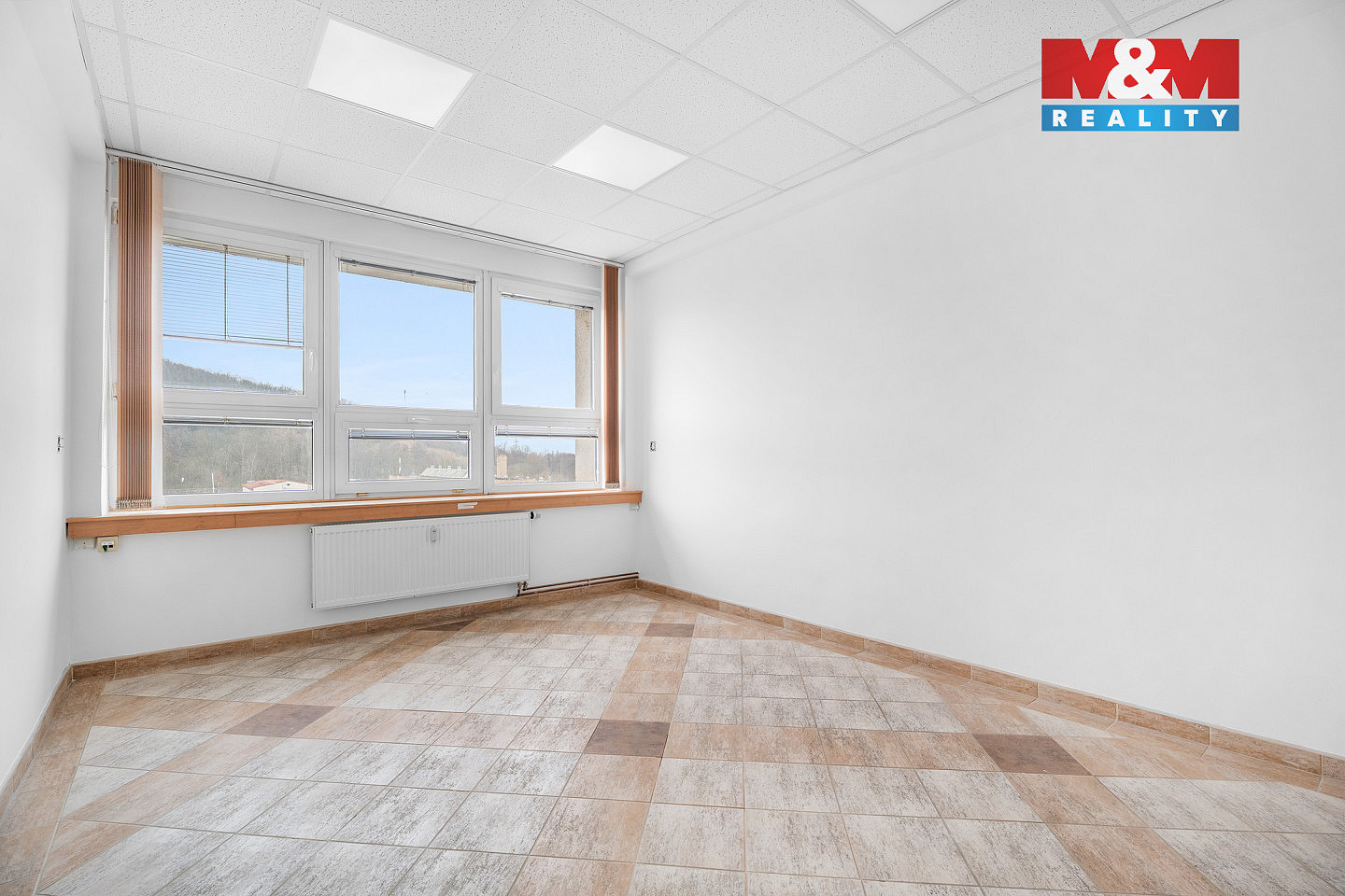 Pronájem kanceláře 247 m² — photo 2