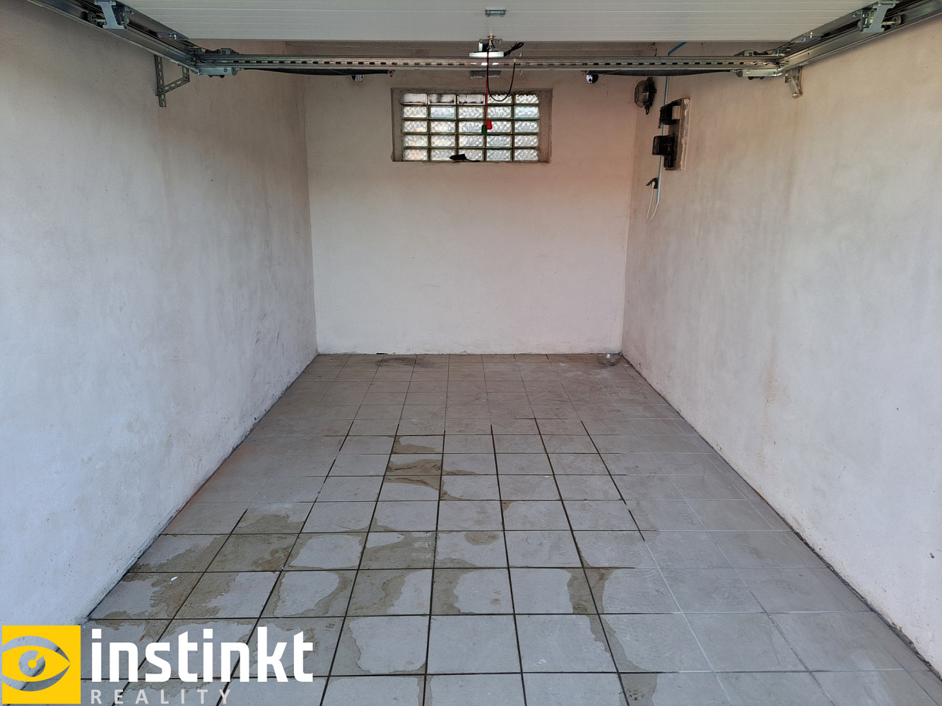 Garáž (18m2) ul. Pod Hůrkou, Klatovy – fotografie 4
