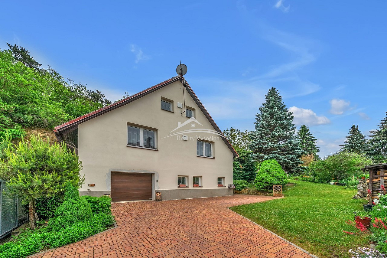 Prodej domu 330 m² s pozemkem 719 m²