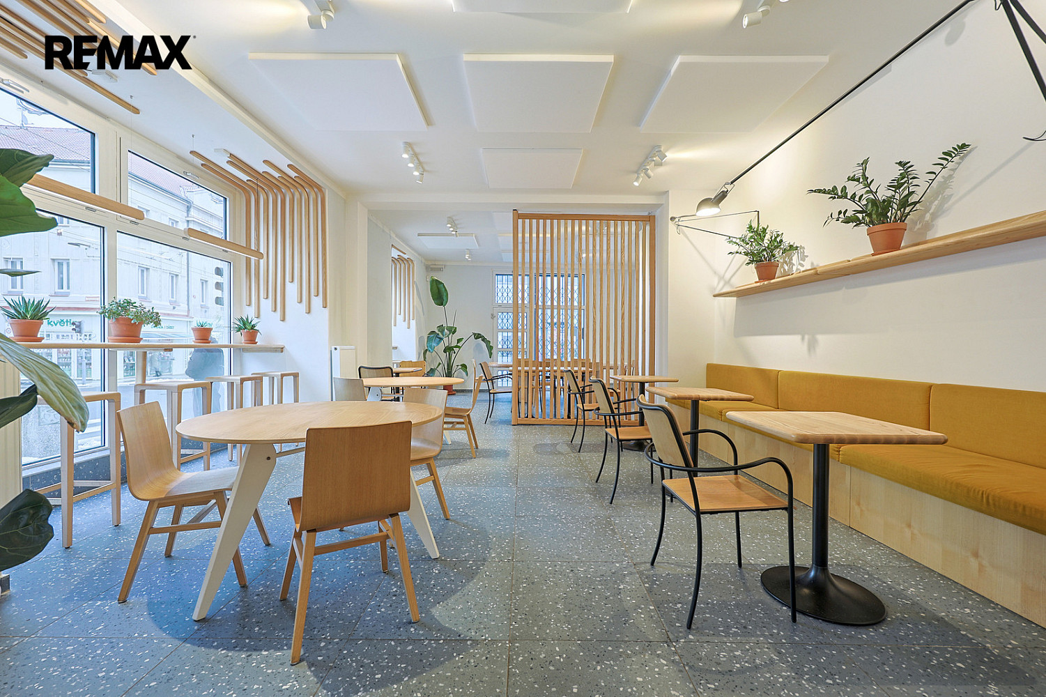 Pronájem obchodních prostor 210 m²