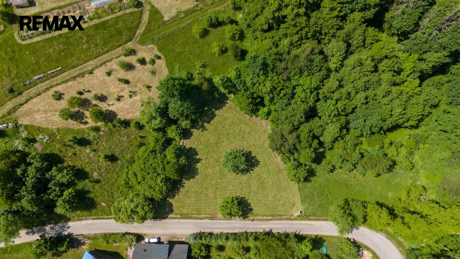 Prodej zahrady 2 111 m² v Benešově u Semil Vlastní kousek přírody za bezkonkurenční cenu – pohled 3