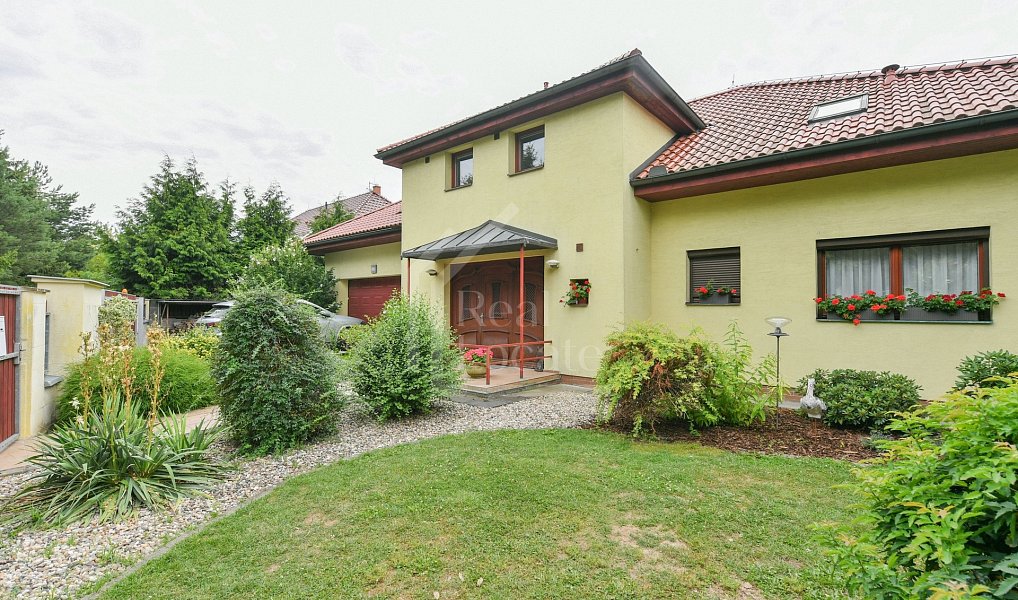 Pronájem domu 310 m² s pozemkem 814 m², Praha – náhled fotky 2