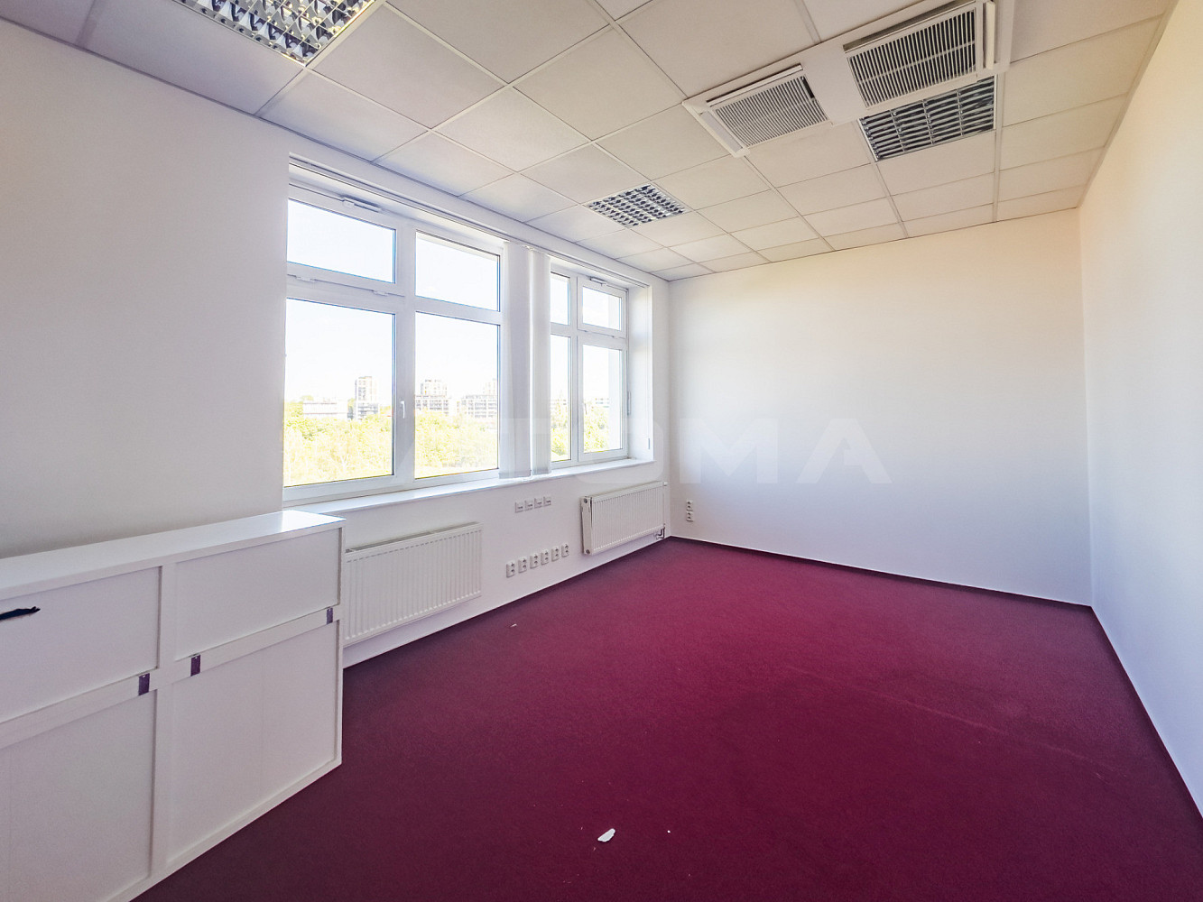 Pronájem kanceláře 551 m² – fotografie 4