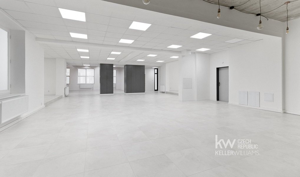 Pronájem obchodních prostor 1 073 m², Tábor – náhled fotky 2