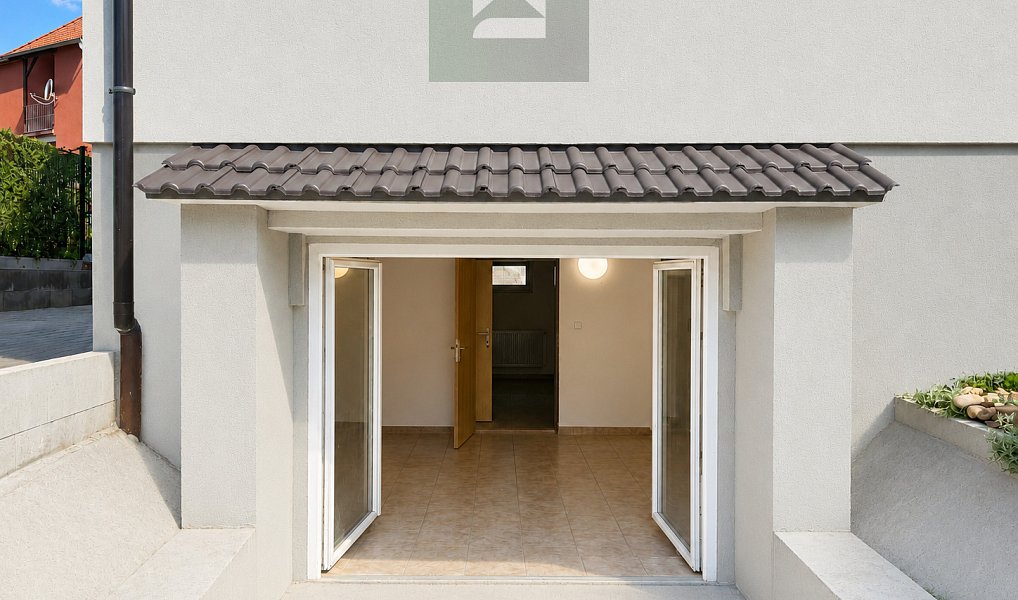 Prodej domu 200 m² s pozemkem 296 m², Plzeň – náhled fotky 12