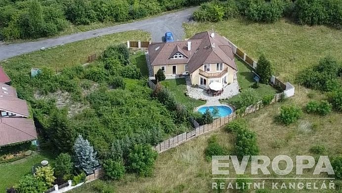 Prodej domu 231 m² s pozemkem 1 600 m² – fotografie 2