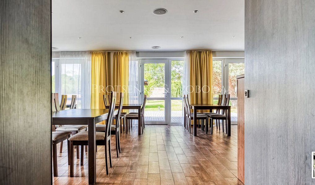 Prodej ubytovacího objektu 900 m², Rosovice – náhled fotky 8