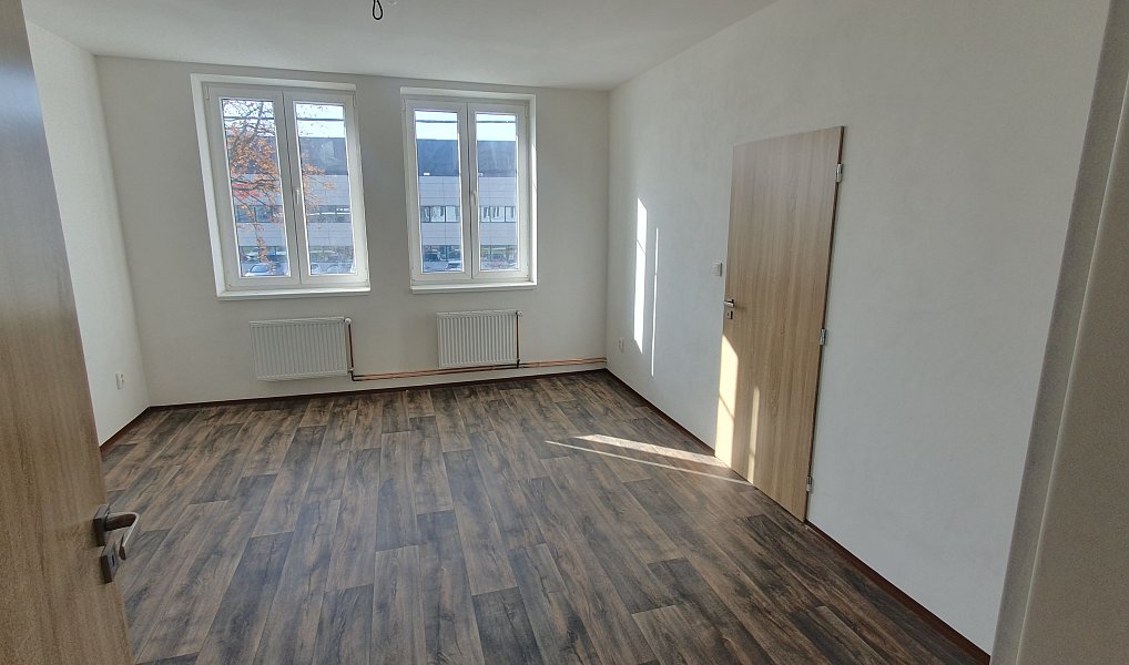 Pronájem bytu 2+1 74 m², Košťany – náhled fotky 15