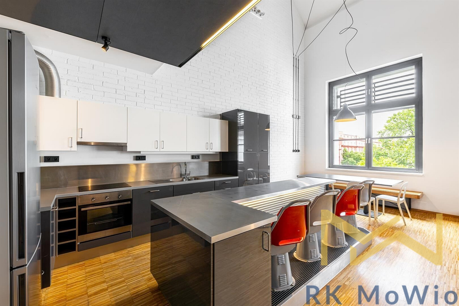 Pronájem bytu 3+kk 146 m² — photo 2