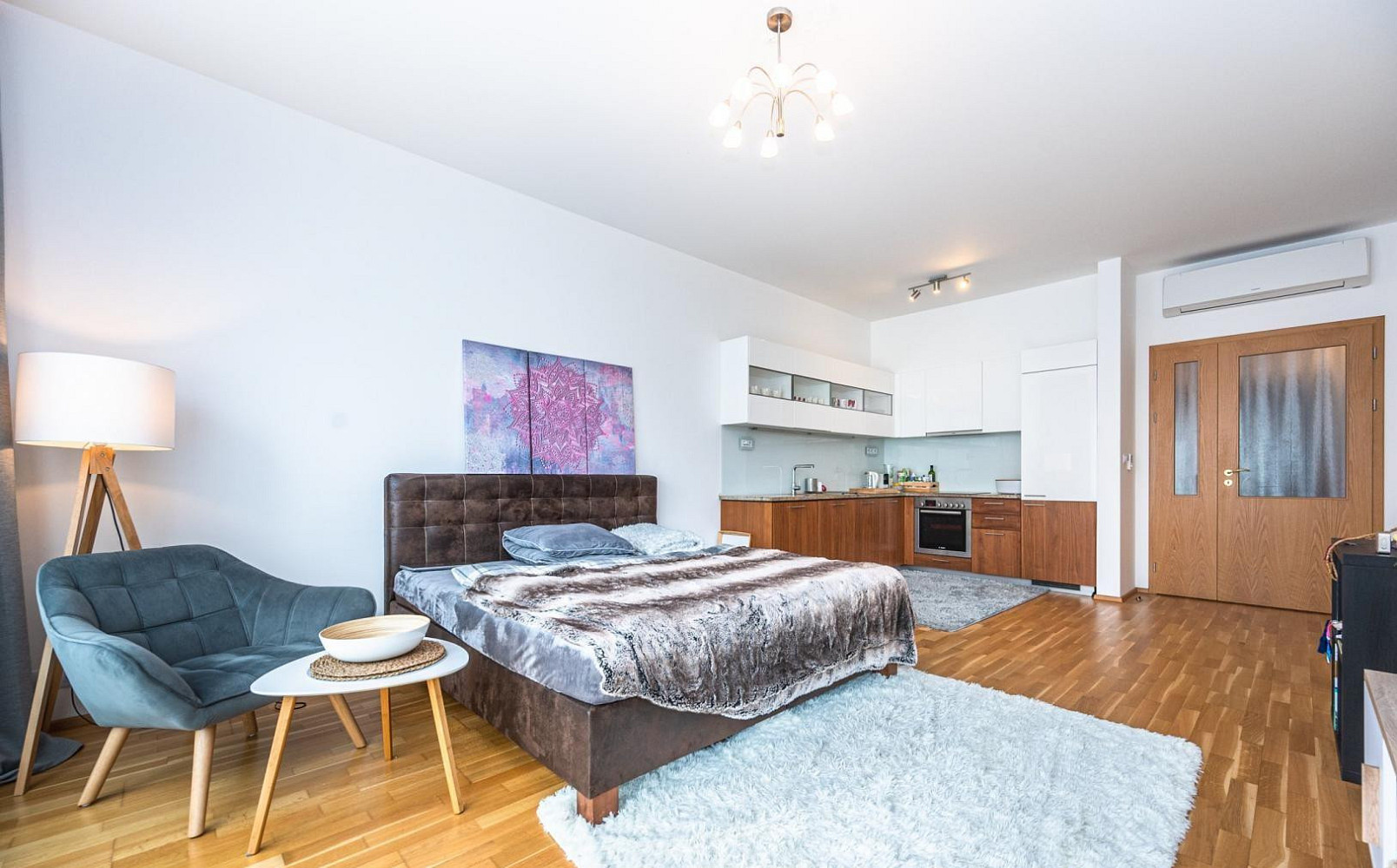 Pronájem bytu 2+kk 65 m² – fotografie 3