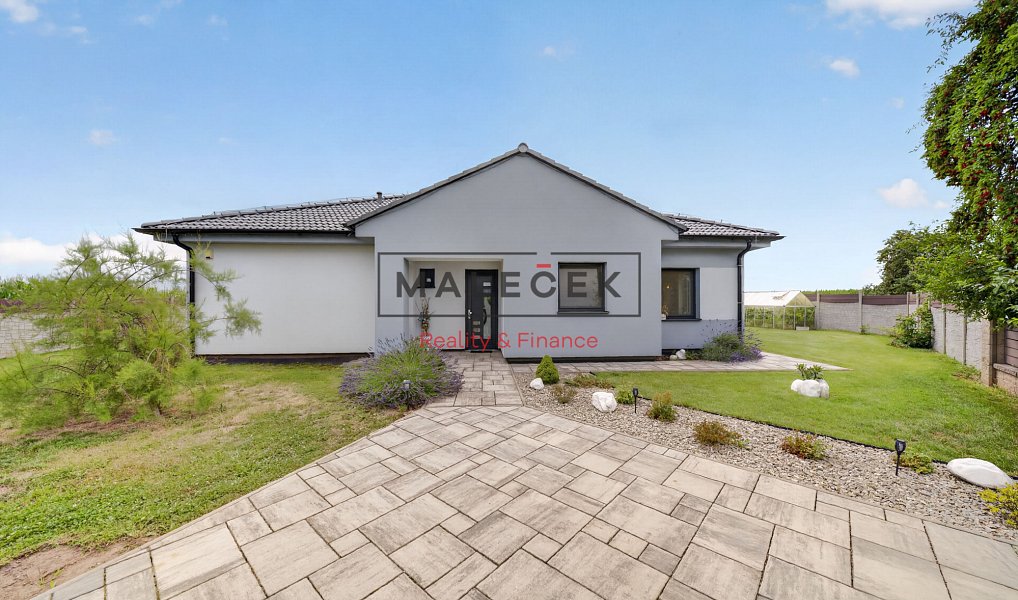 Prodej domu 154 m² s pozemkem 1 277 m², Hostouň – náhled fotky 2