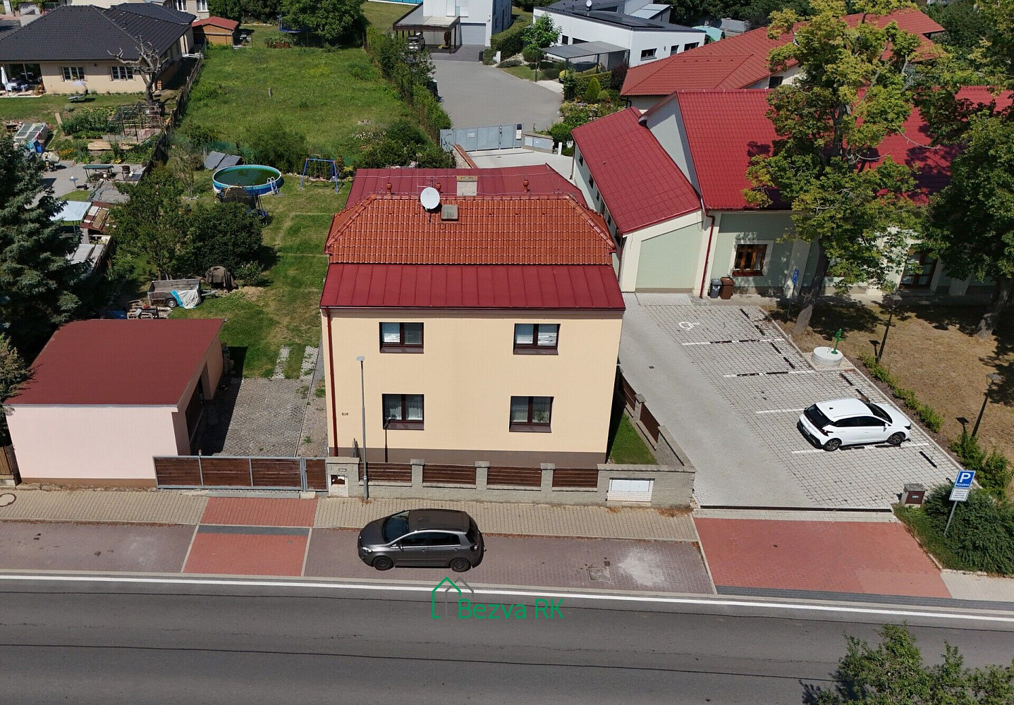 Prodej domu 250 m² s pozemkem 843 m² – fotografie 2