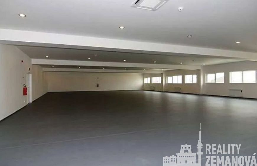 Pronájem komerčního objektu (jiného typu) 470 m²