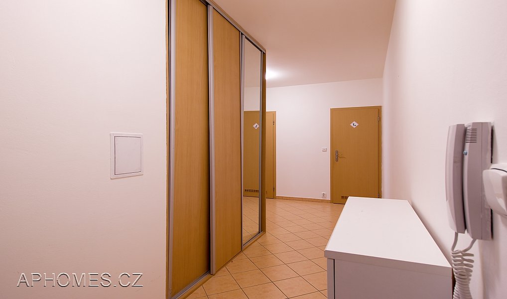 Pronájem bytu 3+kk 75 m², Praha – náhled fotky 10