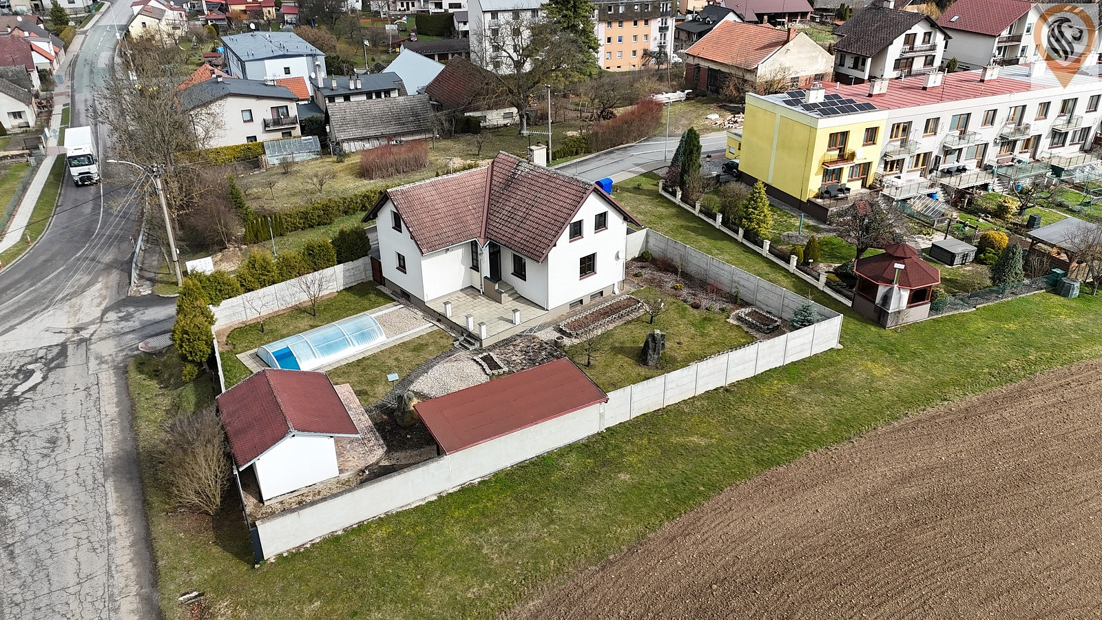 Prodej domu 250 m² s pozemkem 775 m² — photo 2