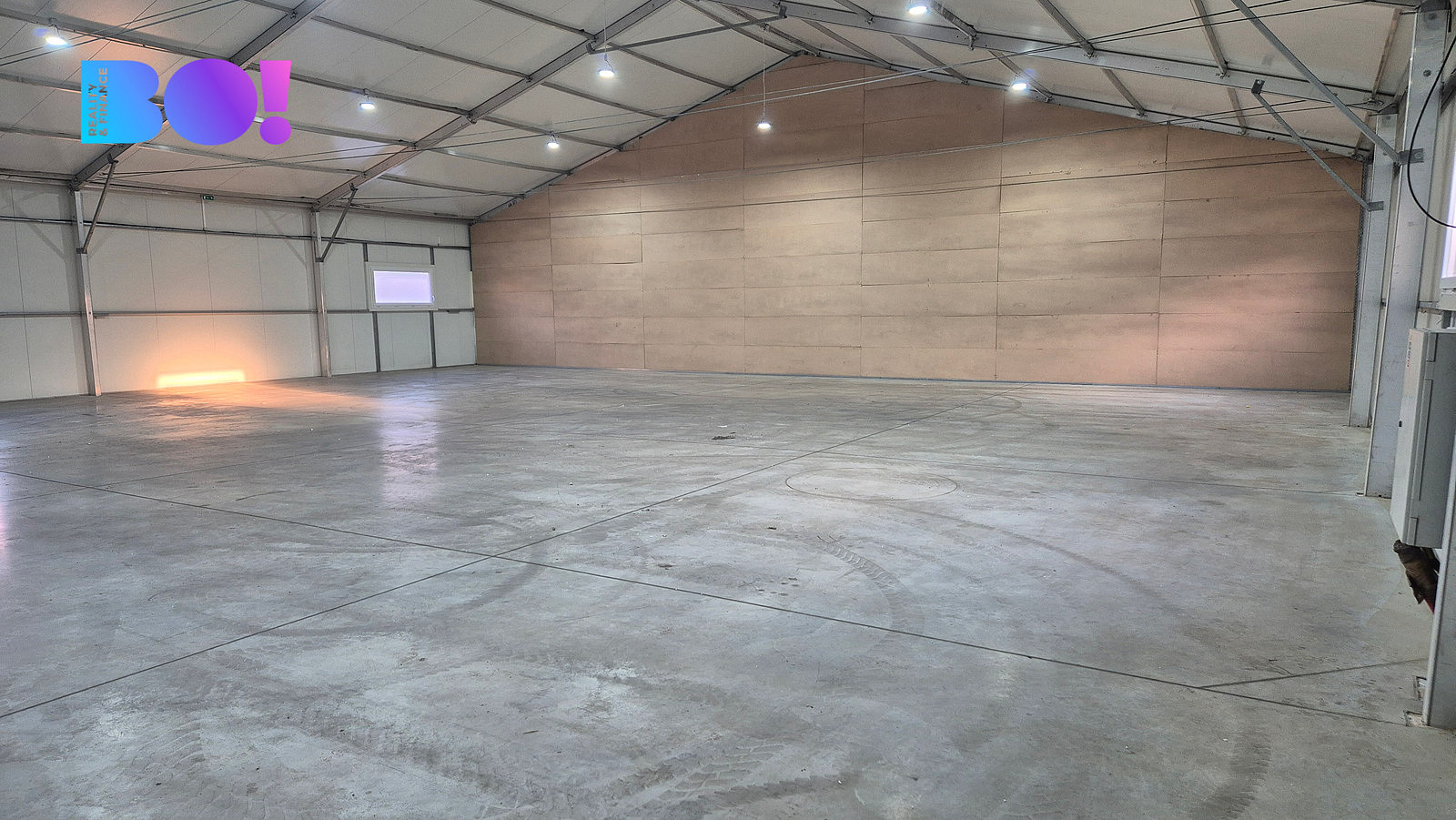 Pronájem skladovacích prostor 300 m² – fotografie 3