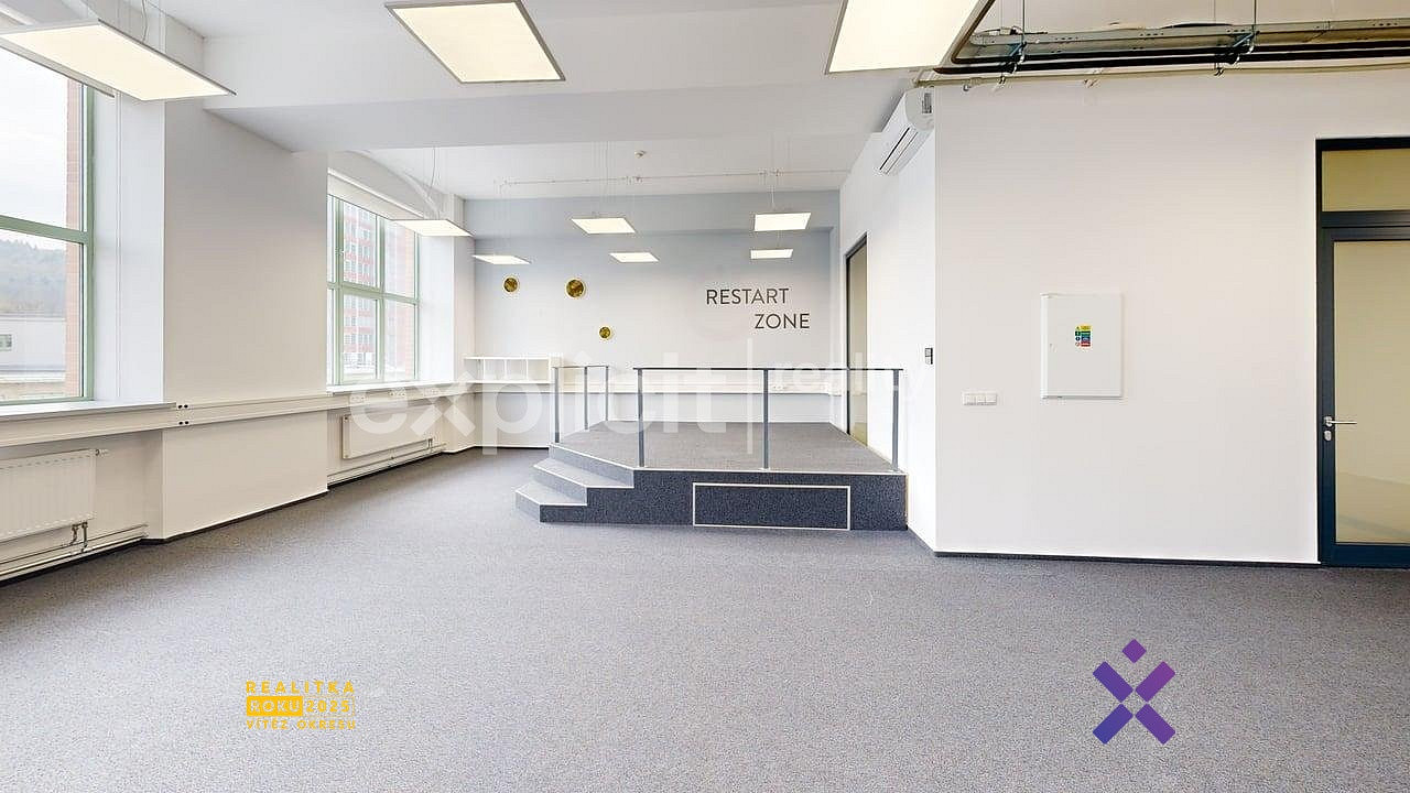 Pronájem kanceláře 421 m² – fotografie 2