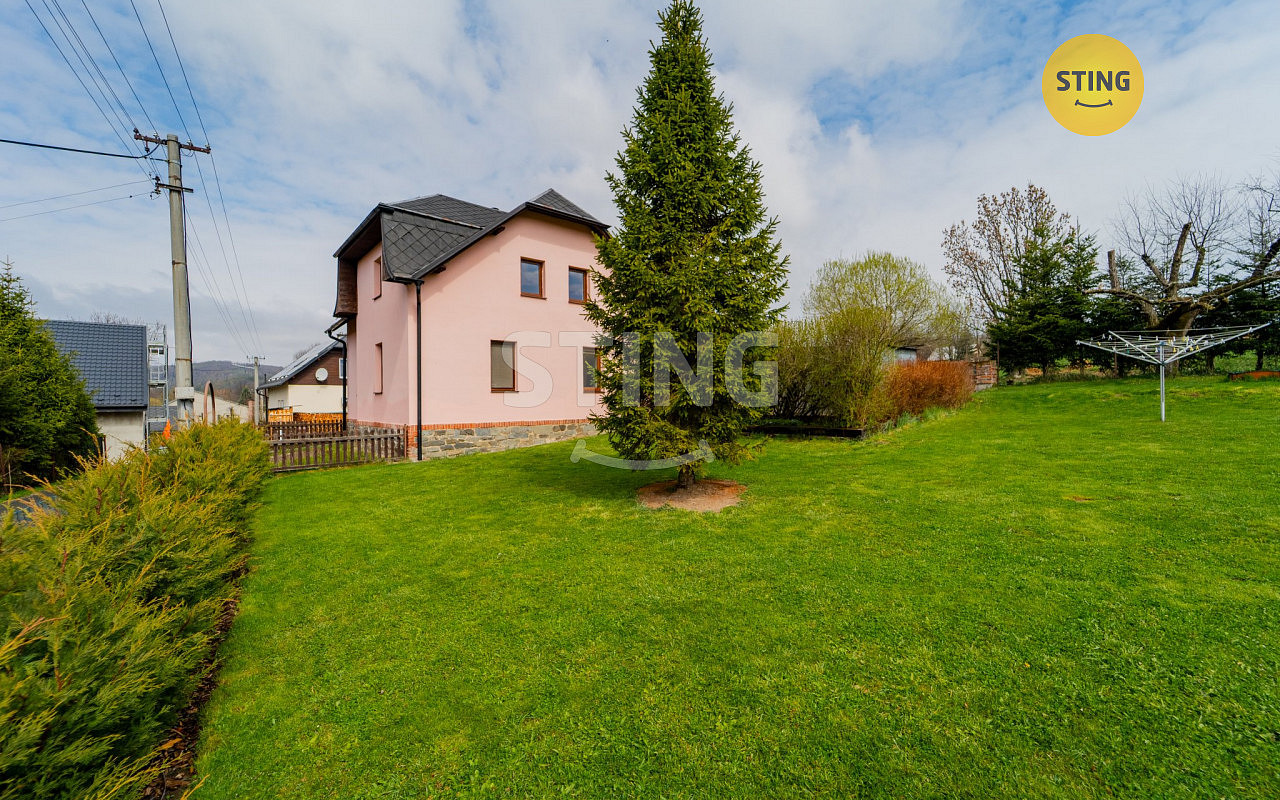 Prodej domu 219 m² s pozemkem 1 354 m²