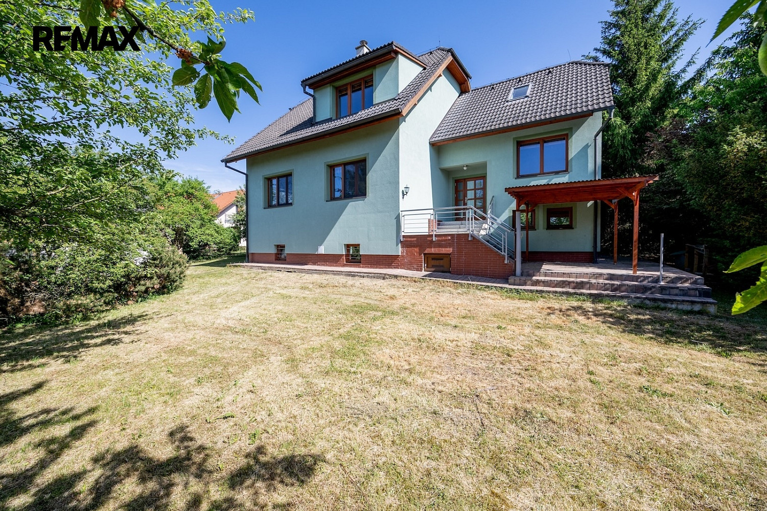 Prodej domu 210 m² s pozemkem 1 140 m²