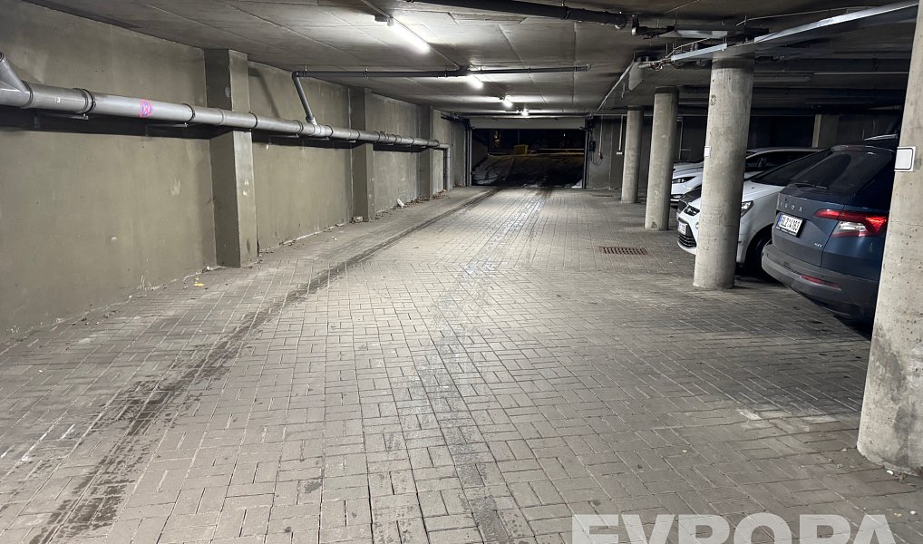 Pronájem parkovacího stání v centru Jablonce nad Nisou ul. Komenského, Jablonec nad Nisou – náhled fotky 3