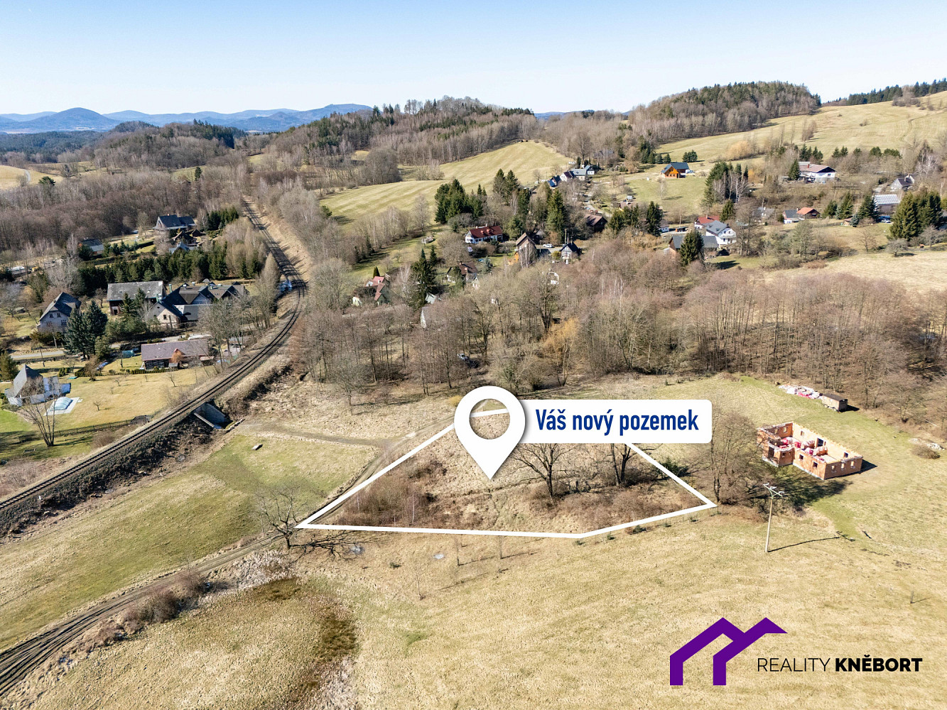 Prodej stavebního pozemku 2 278 m² – pohled 3