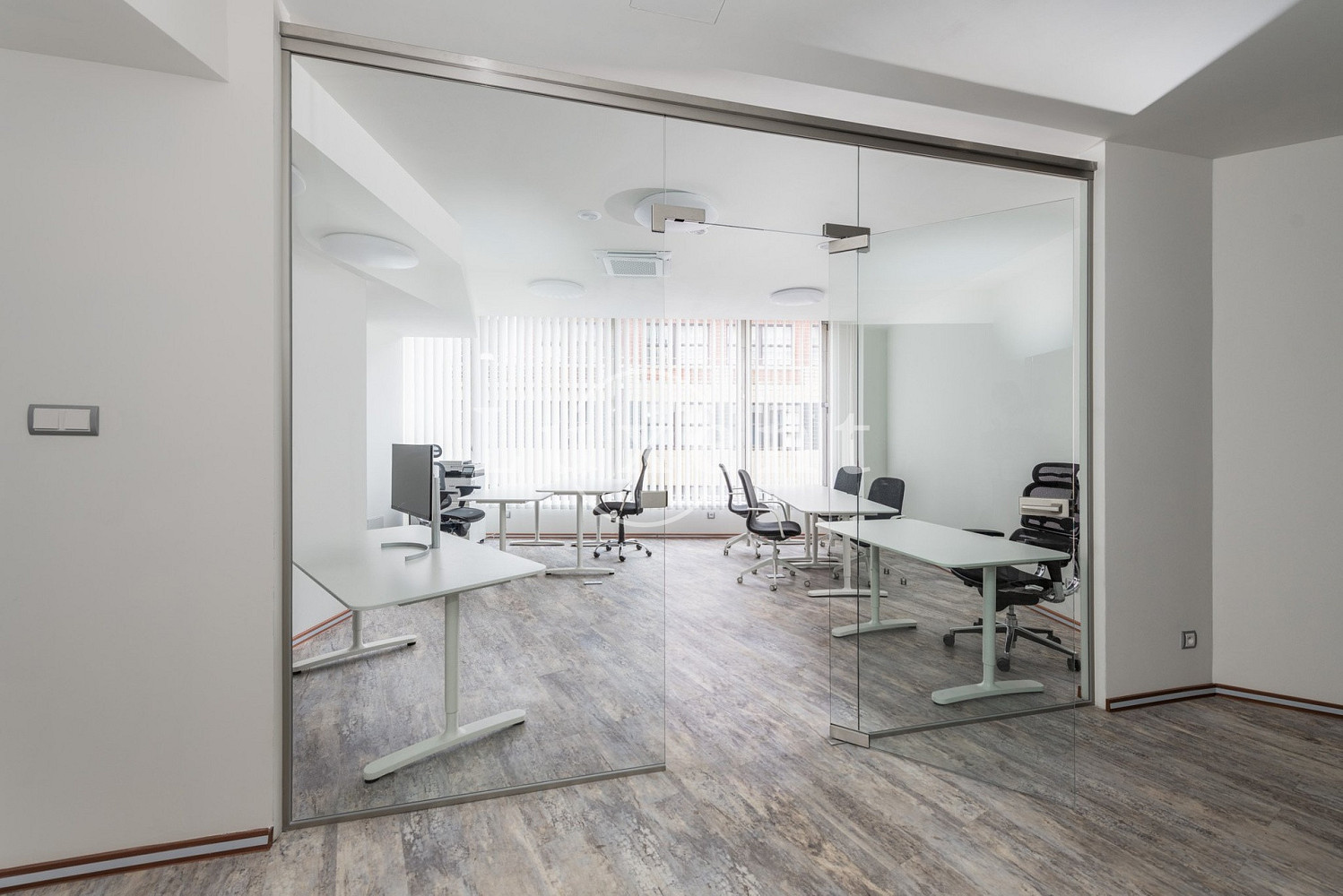 Pronájem kanceláře 475 m² – fotografie 3