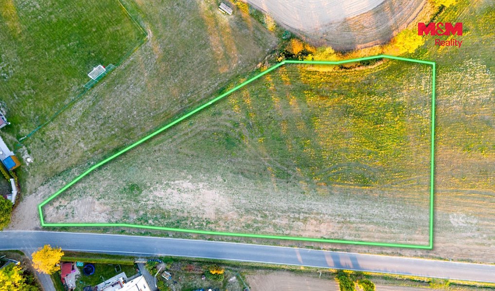 Prodej stavebního pozemku 4 405 m², Šípy – náhled fotky 3