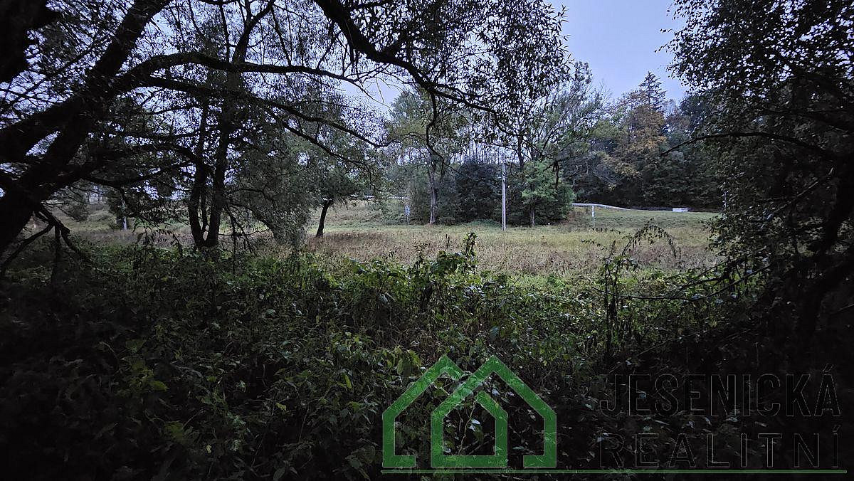 Prodej stavebního pozemku 822 m² – fotografie 4