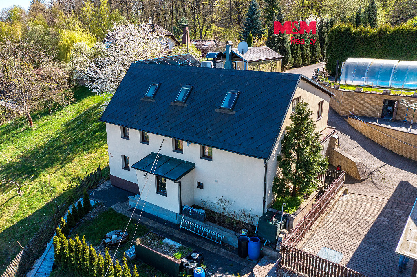Prodej domu 196 m² s pozemkem 3 033 m²